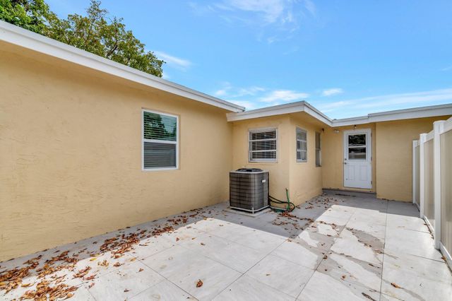 125 E Hart Street, Lantana, FL 33462