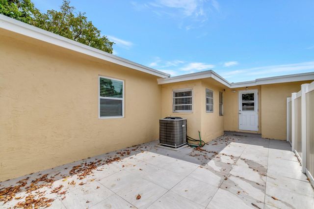 125 E Hart Street, Lantana, FL 33462