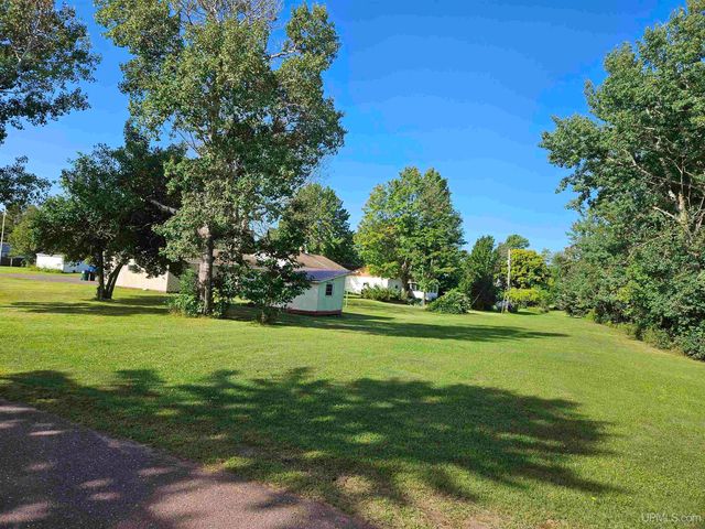 217 Mulock Street, Ontonagon, MI 49953