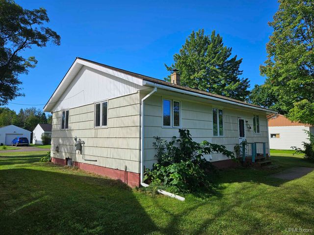 217 Mulock Street, Ontonagon, MI 49953