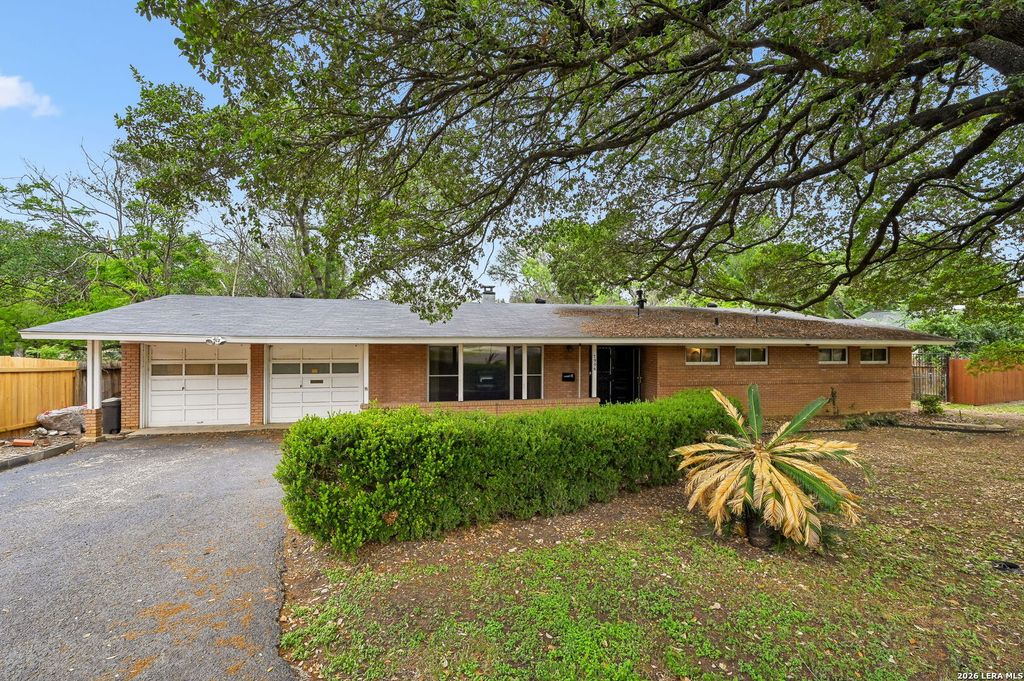 7906 ROBIN REST DR, San Antonio, TX 78209