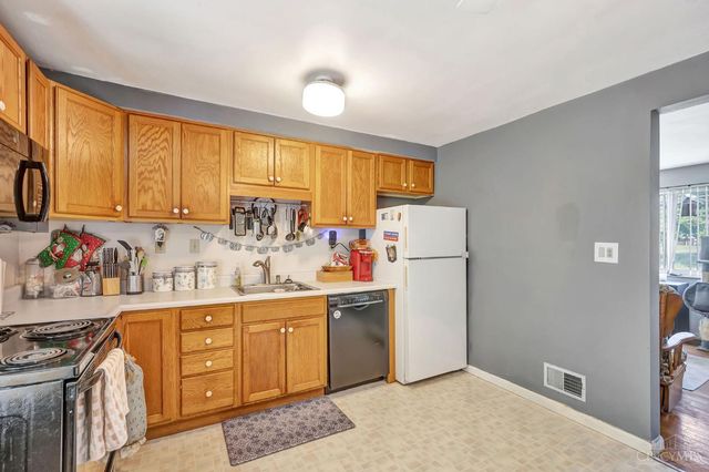 9315 Greenhedge Lane, Symmes Twp, OH 45140