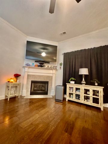 195 LAUREL GLEN DR E, Oakland, TN 38060