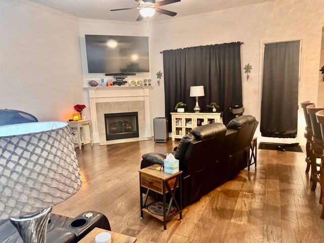 195 LAUREL GLEN DR E, Oakland, TN 38060