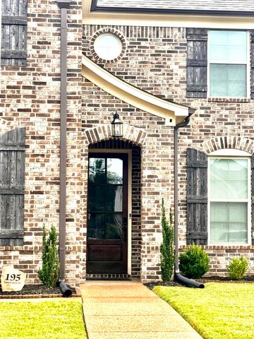 195 LAUREL GLEN DR E, Oakland, TN 38060