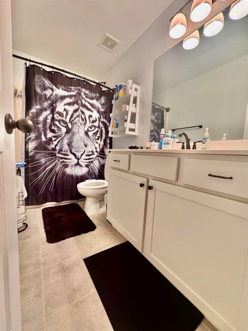 195 LAUREL GLEN DR E, Oakland, TN 38060