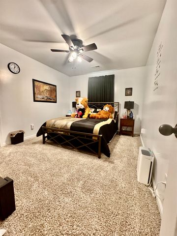 195 LAUREL GLEN DR E, Oakland, TN 38060