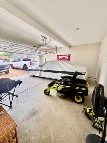 195 LAUREL GLEN DR E, Oakland, TN 38060