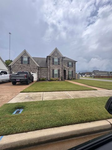 195 LAUREL GLEN DR E, Oakland, TN 38060
