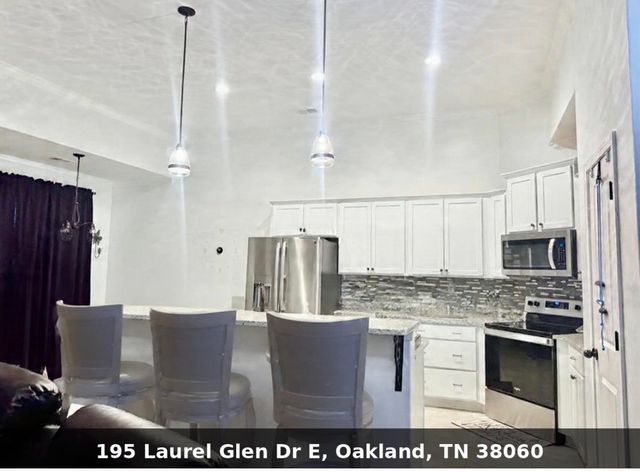 195 LAUREL GLEN DR E, Oakland, TN 38060
