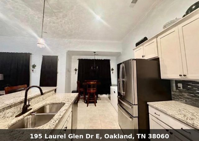 195 LAUREL GLEN DR E, Oakland, TN 38060