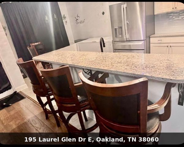 195 LAUREL GLEN DR E, Oakland, TN 38060