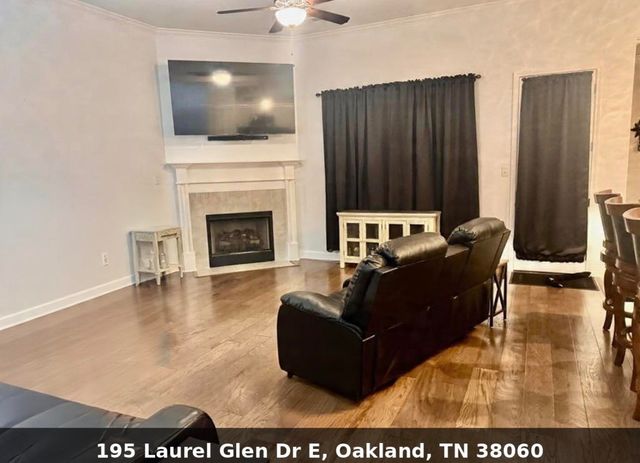 195 LAUREL GLEN DR E, Oakland, TN 38060