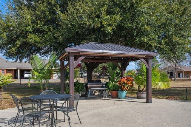 3255 Scott Dairy Loop W Road, Mobile, AL 36695