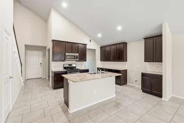 2202 Tannin Trace, Fresno, TX 77545
