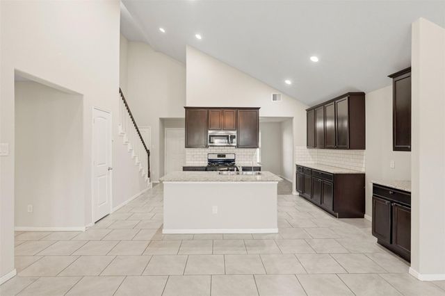 2202 Tannin Trace, Fresno, TX 77545