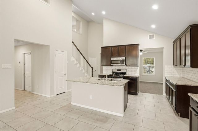 2202 Tannin Trace, Fresno, TX 77545