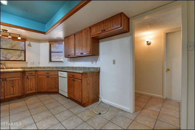 6130 SIERRA VALLE Lane, El Paso, TX 79912