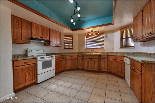 6130 SIERRA VALLE Lane, El Paso, TX 79912