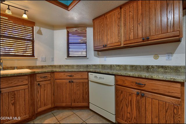 6130 SIERRA VALLE Lane, El Paso, TX 79912