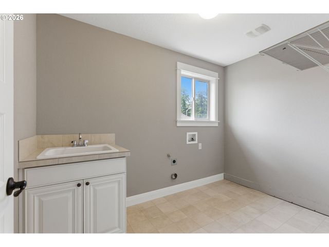 330 Se 13TH Pl, Canby, OR 97013