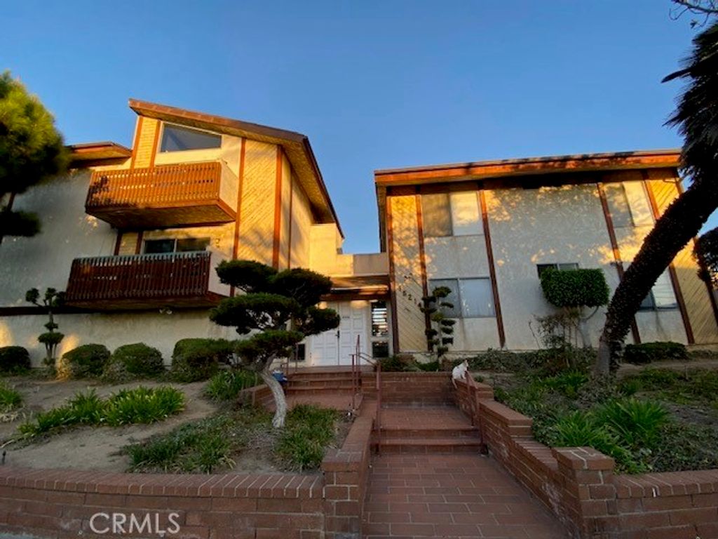 Image 1 of property listing at 15214 S Raymond 109, Gardena, CA 90247