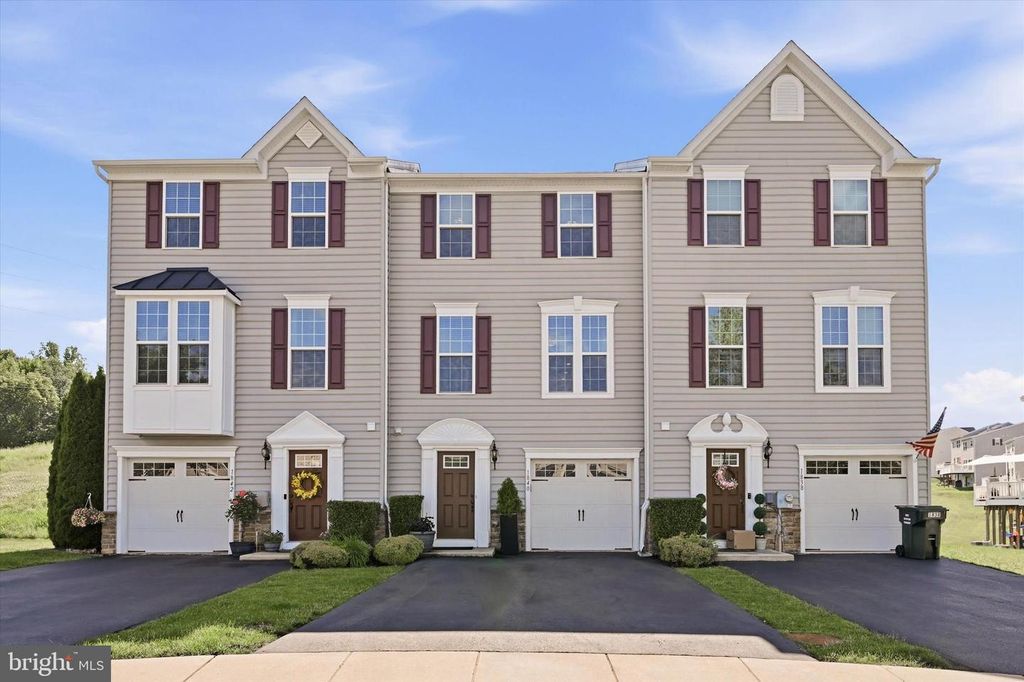 1840 HONEYSUCKLE CT, Downingtown, PA 19335