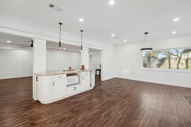1739 Starwood DR, Cedar Park, TX 78613