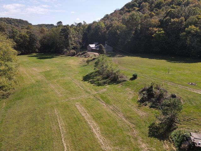 2748 Damron Creek Road, Russell Springs, KY 42642