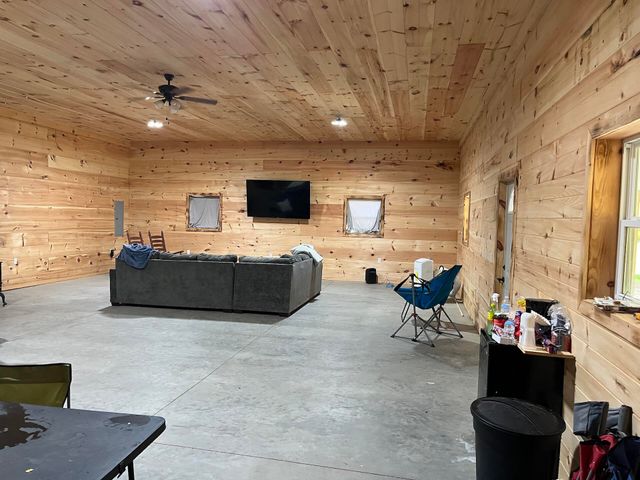 2748 Damron Creek Road, Russell Springs, KY 42642