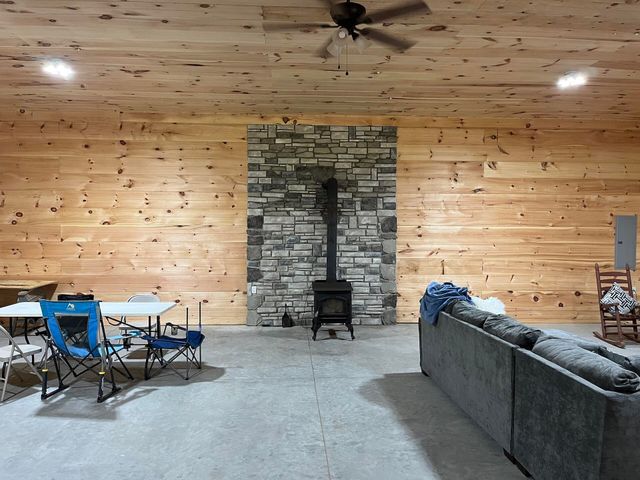 2748 Damron Creek Road, Russell Springs, KY 42642