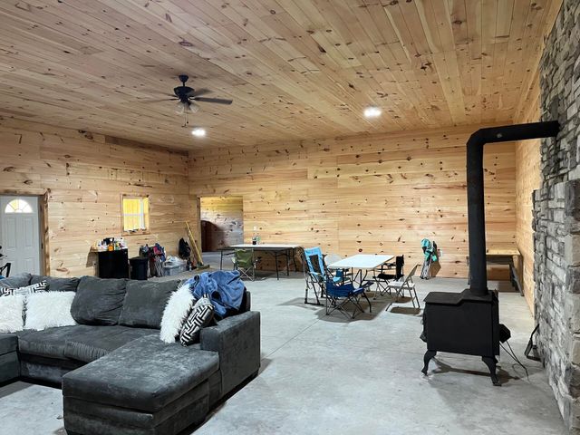 2748 Damron Creek Road, Russell Springs, KY 42642