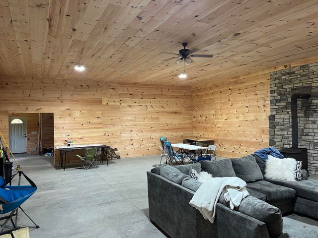 2748 Damron Creek Road, Russell Springs, KY 42642