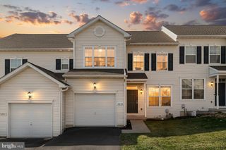 2233 LIVE OAK LN #2233, York, PA 17406