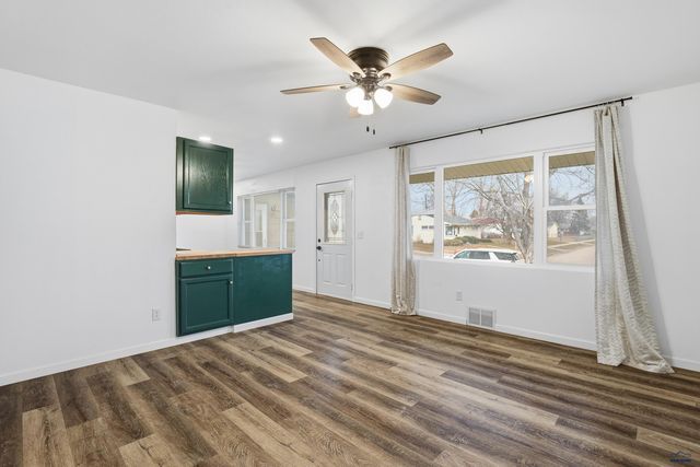 513 E WATERLOO, Rapid City, SD 57701