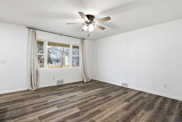 513 E WATERLOO, Rapid City, SD 57701