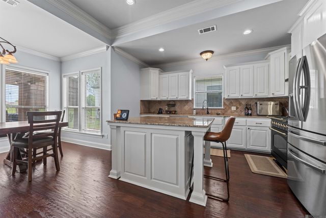 40408 Pelican Point Pkwy, Gonzales, LA 70737