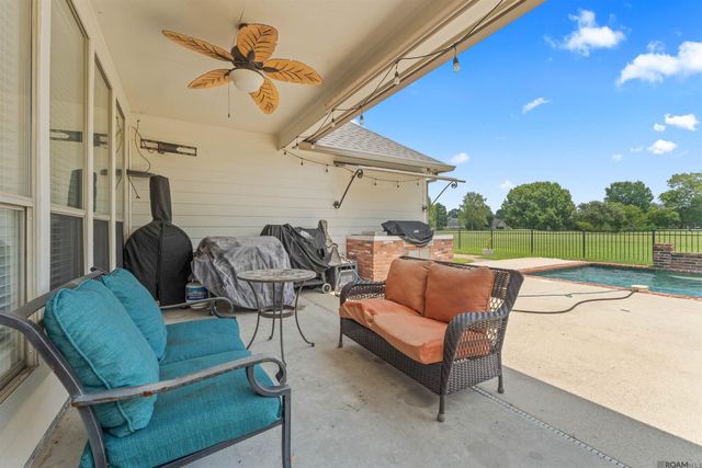 40408 Pelican Point Pkwy, Gonzales, LA 70737