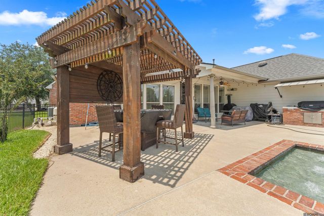 40408 Pelican Point Pkwy, Gonzales, LA 70737