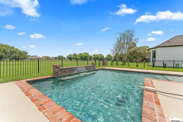 40408 Pelican Point Pkwy, Gonzales, LA 70737