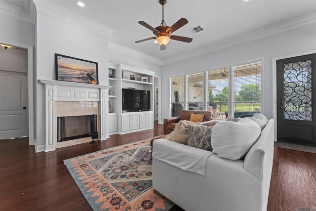 40408 Pelican Point Pkwy, Gonzales, LA 70737