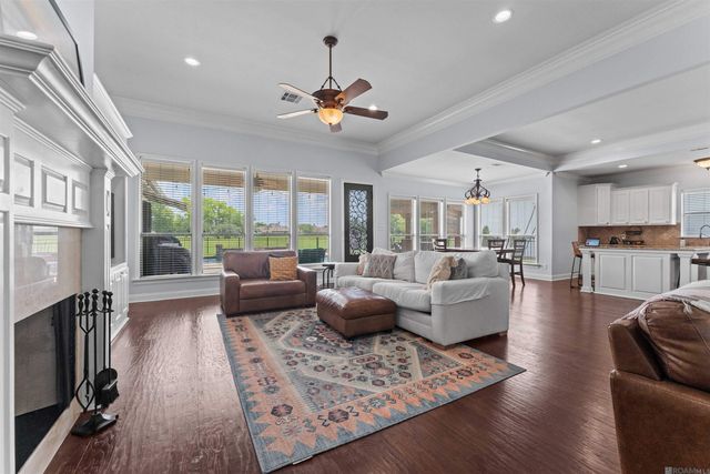 40408 Pelican Point Pkwy, Gonzales, LA 70737