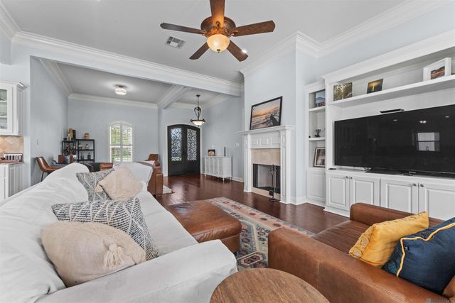 40408 Pelican Point Pkwy, Gonzales, LA 70737