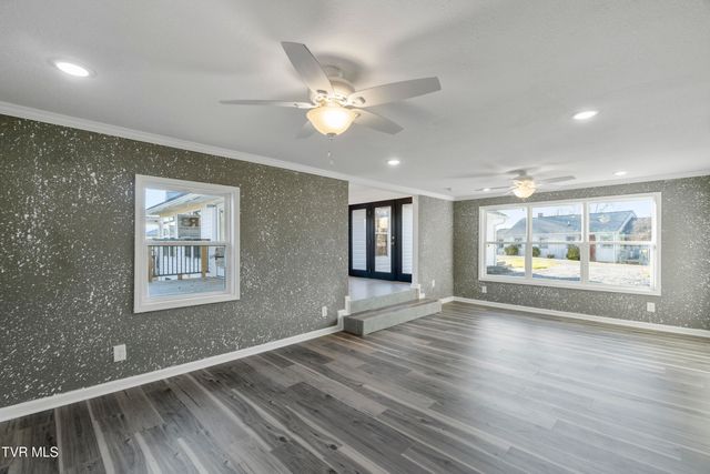 129 Ridgeway Avenue, Church Hill, TN 37642