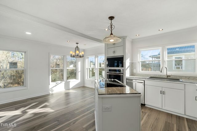 129 Ridgeway Avenue, Church Hill, TN 37642