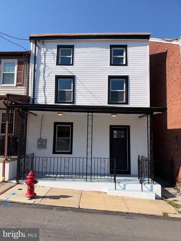 912 CENTER ST #, BRIDGEPORT, PA 19405 — exterior