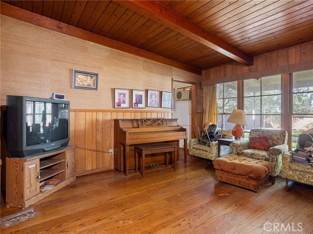 13607 Huston Street, Sherman Oaks, CA 91423