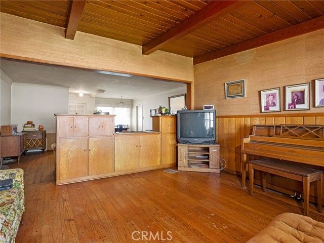 13607 Huston Street, Sherman Oaks, CA 91423