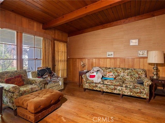 13607 Huston Street, Sherman Oaks, CA 91423