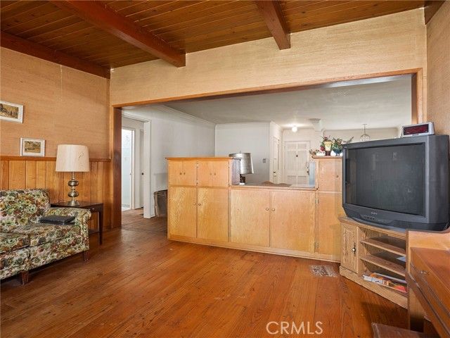 13607 Huston Street, Sherman Oaks, CA 91423